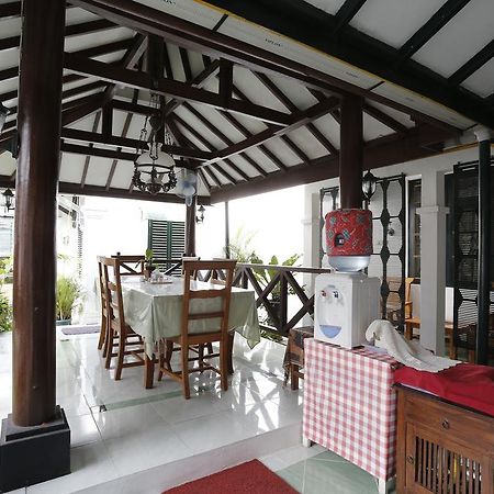 Отель Reddoorz Near Adisucipto Airport Джокьякарта Экстерьер фото